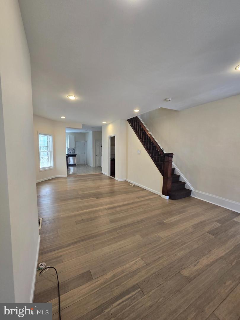 5630 Addison St Property Photo 5