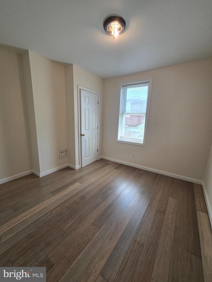 5630 Addison St Property Photo 9