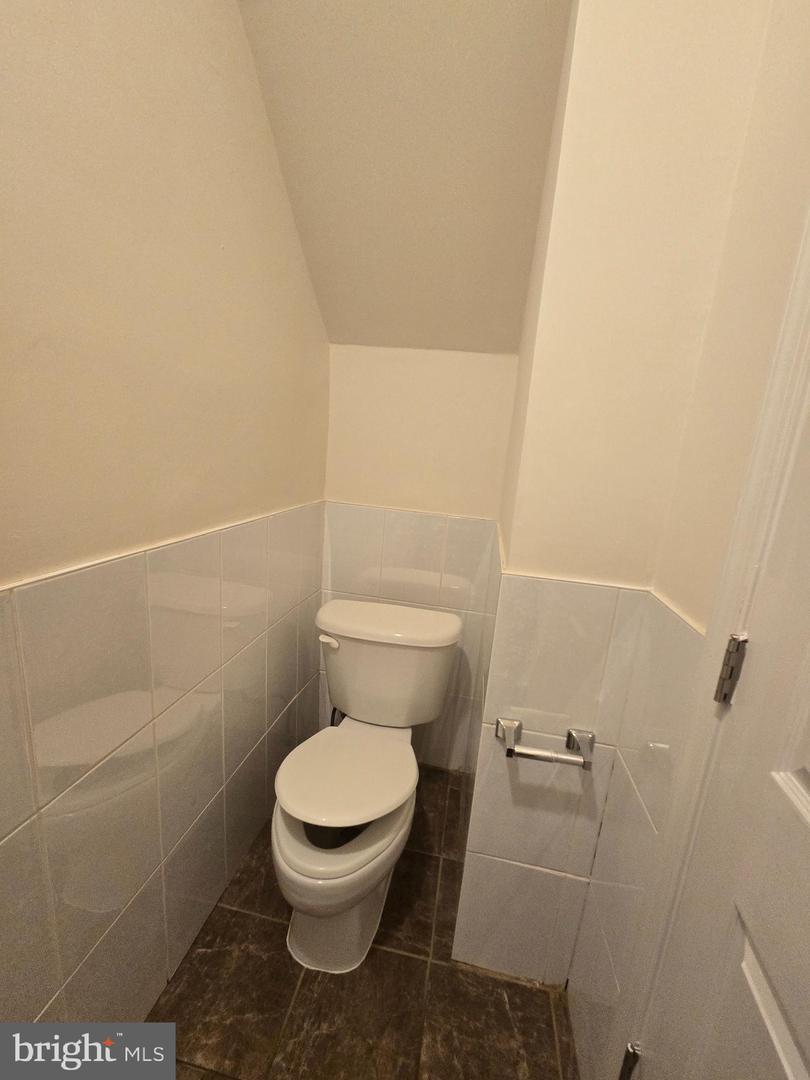 5630 Addison St Property Photo 14