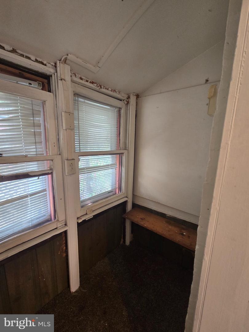 5630 Addison St Property Photo 17