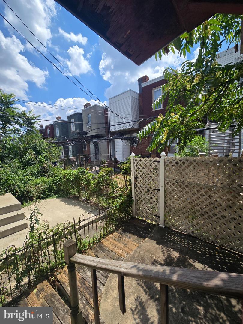 5630 Addison St Property Photo 22