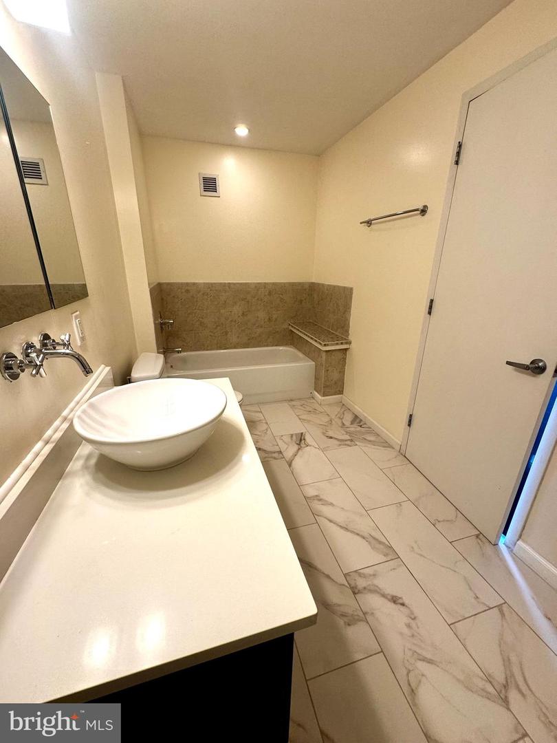 603 N American St #704 Property Photo 17