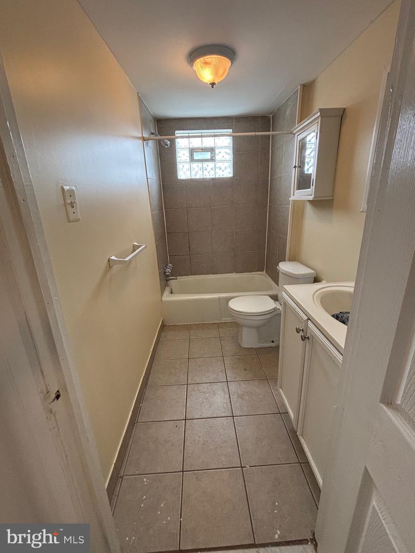 815 Livingston St Property Photo 2