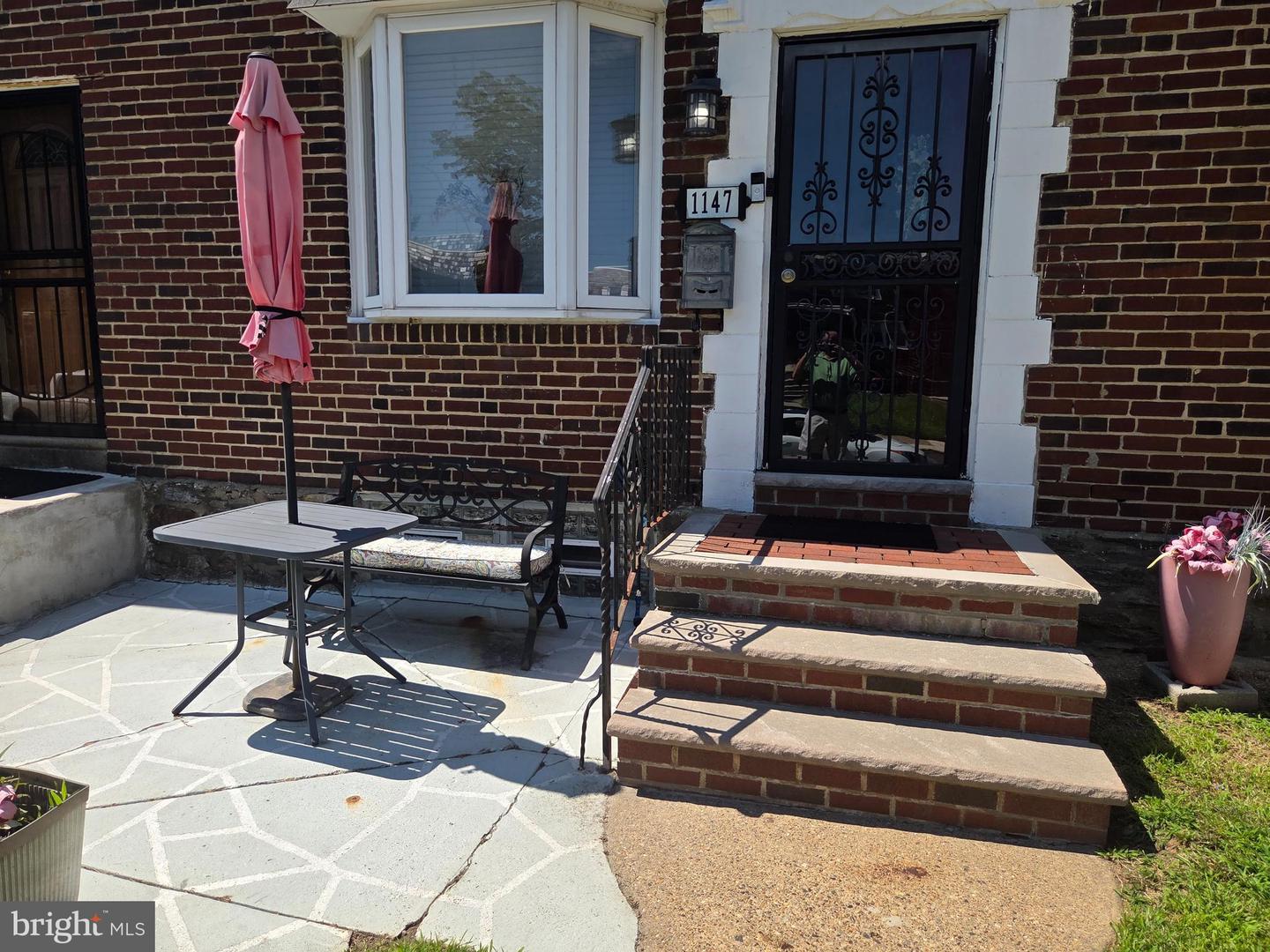 1147 E Slocum St Property Photo 2