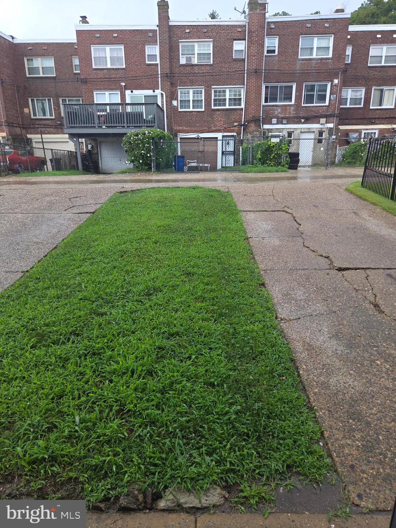 1147 E Slocum St Property Photo 43