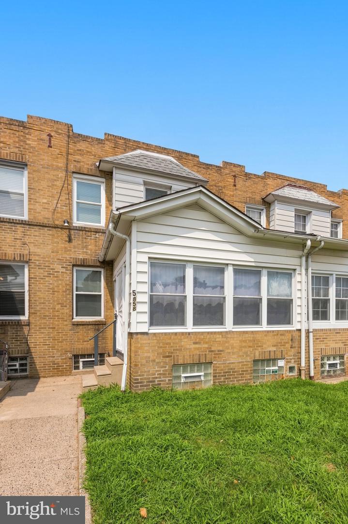 5858 Penn St Property Photo 1