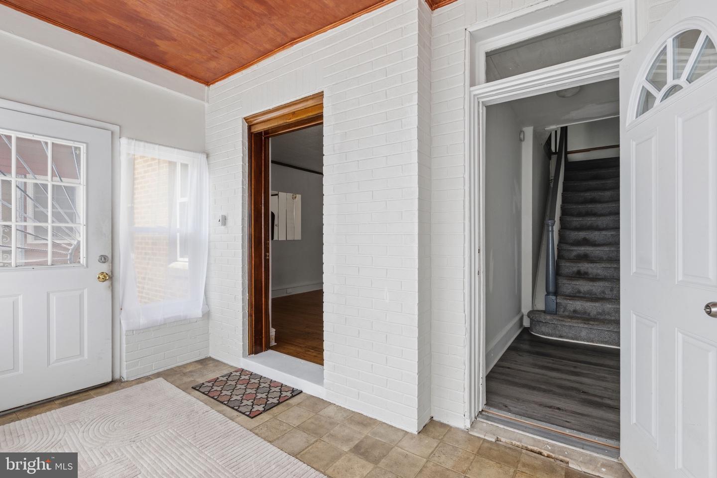 5858 Penn St Property Photo 2