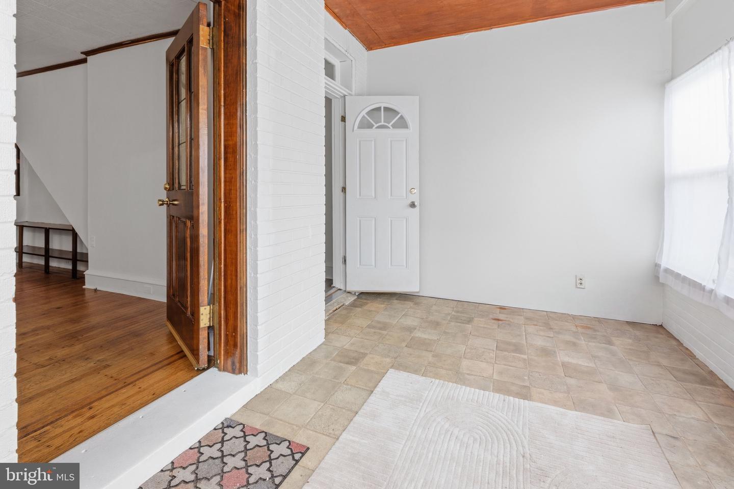 5858 Penn St Property Photo 3