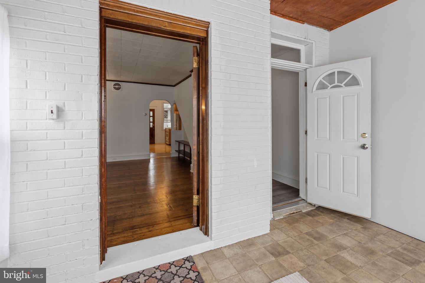 5858 Penn St Property Photo 4
