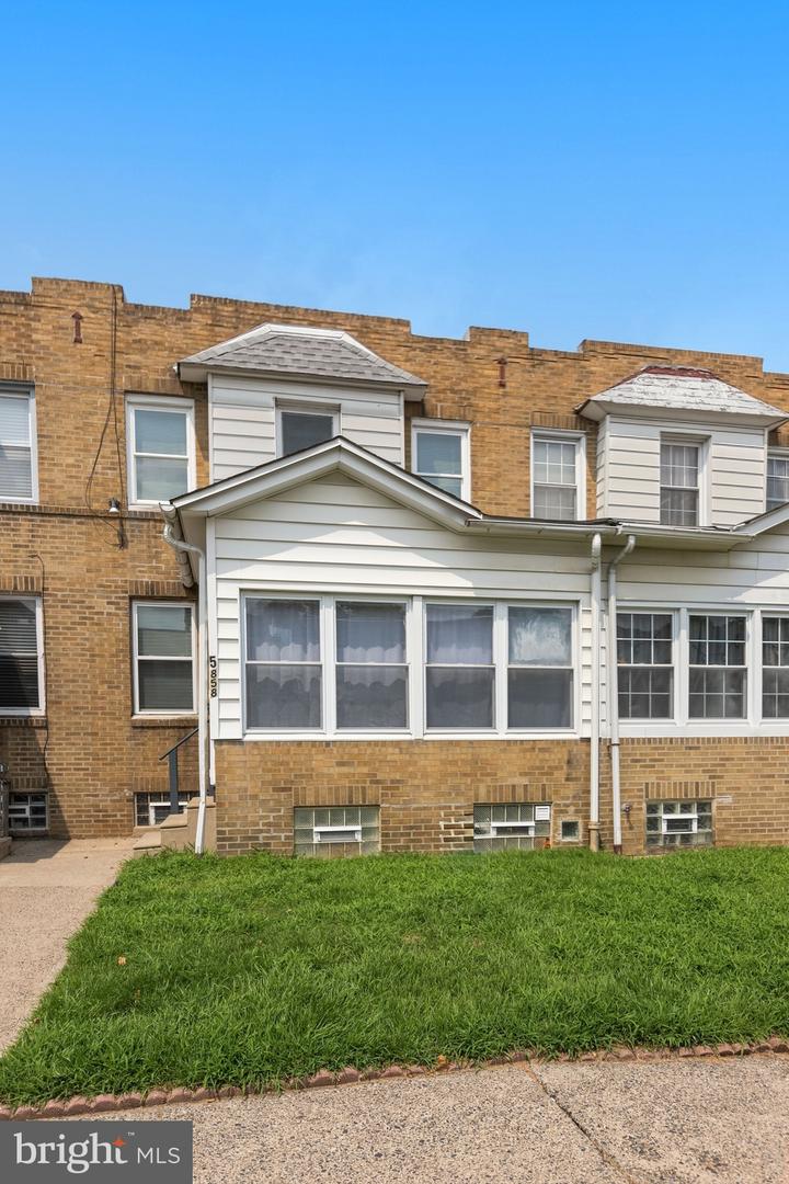 5858 Penn St Property Photo 6
