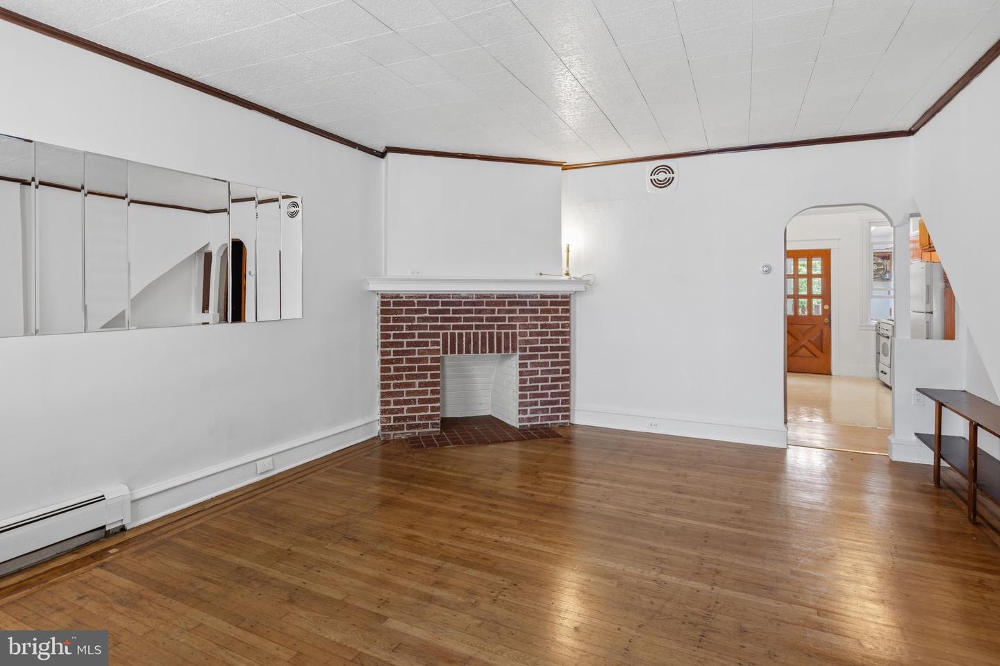 5858 Penn St Property Photo 9