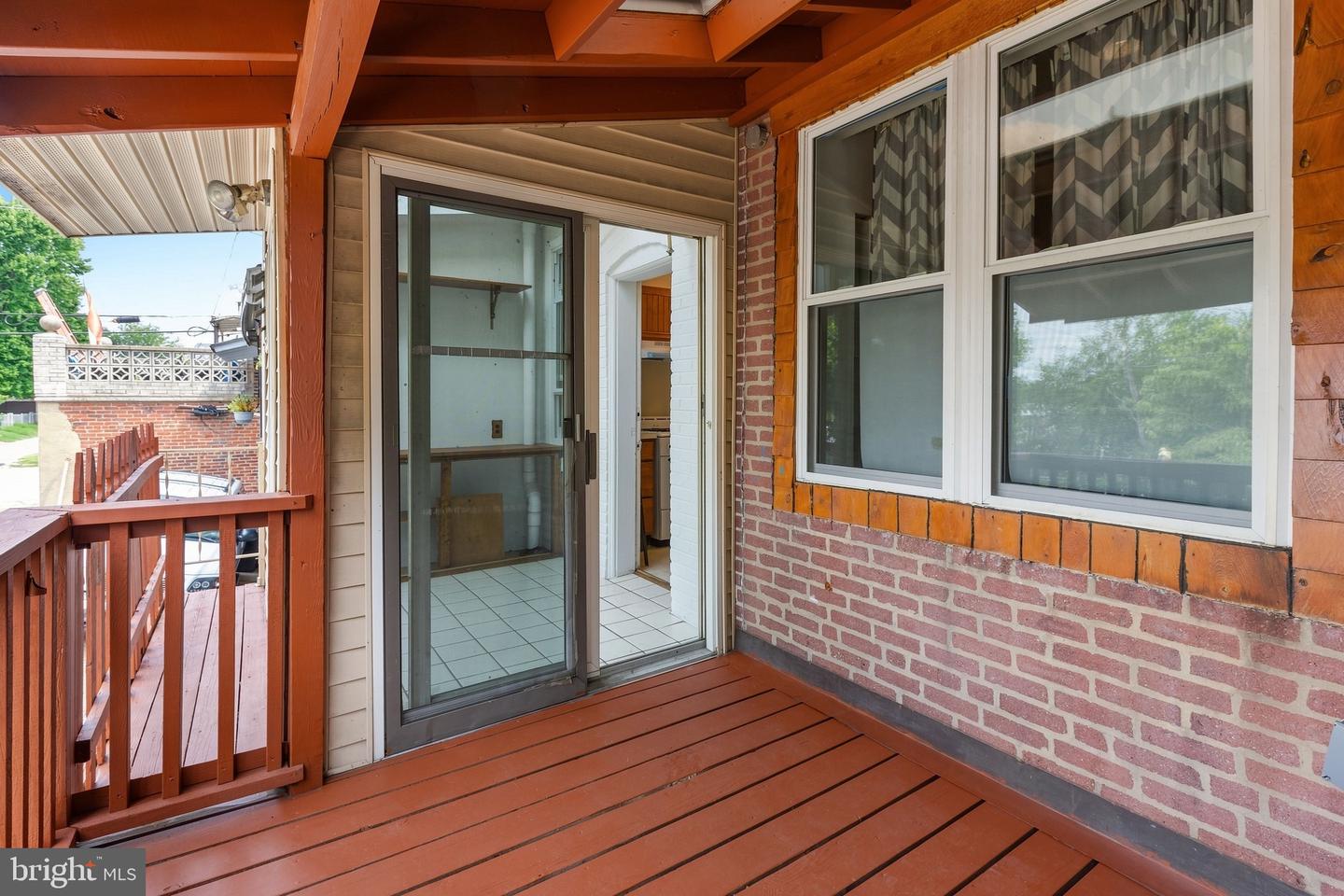 5858 Penn St Property Photo 11