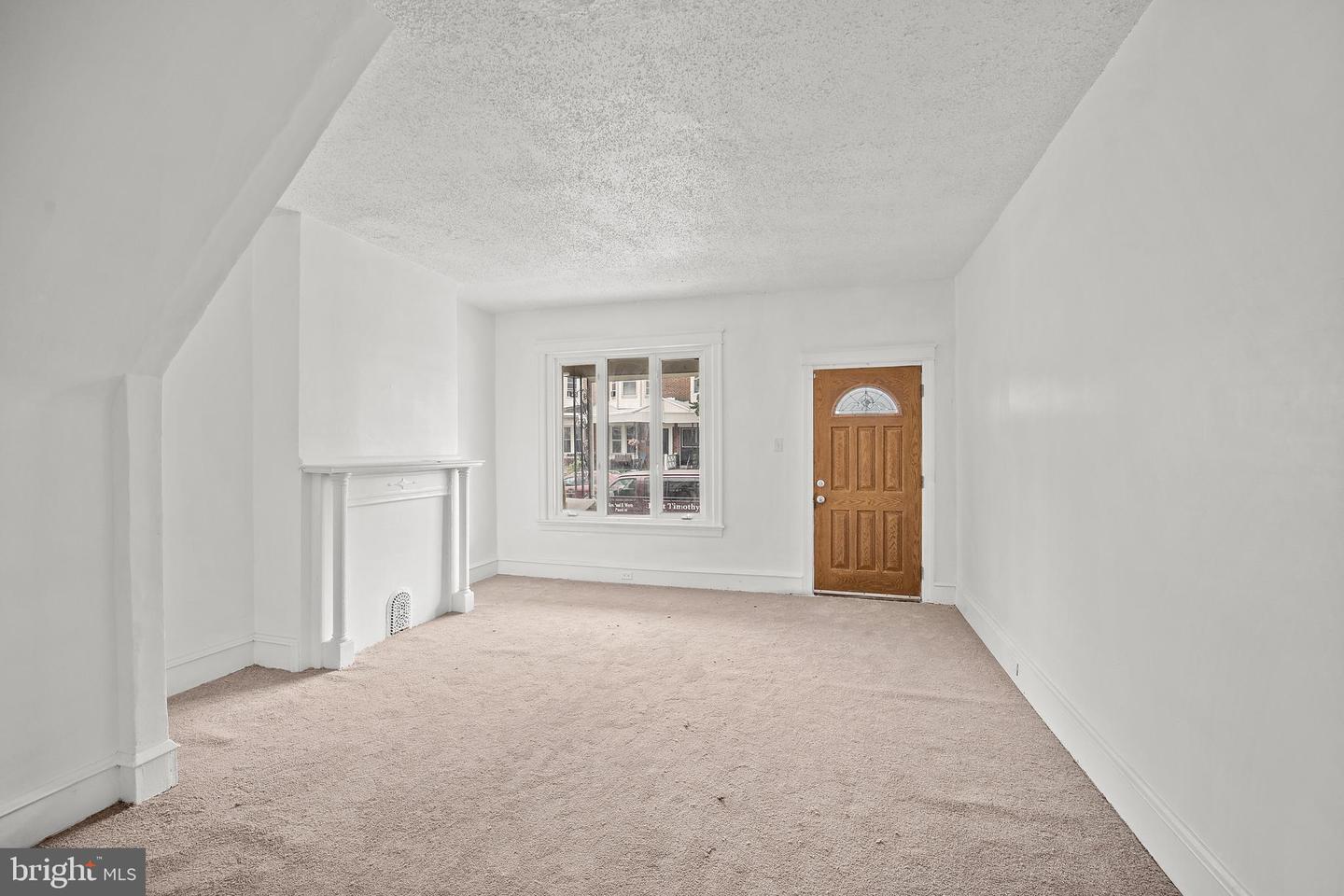 4547 N Smedley St Property Photo 6