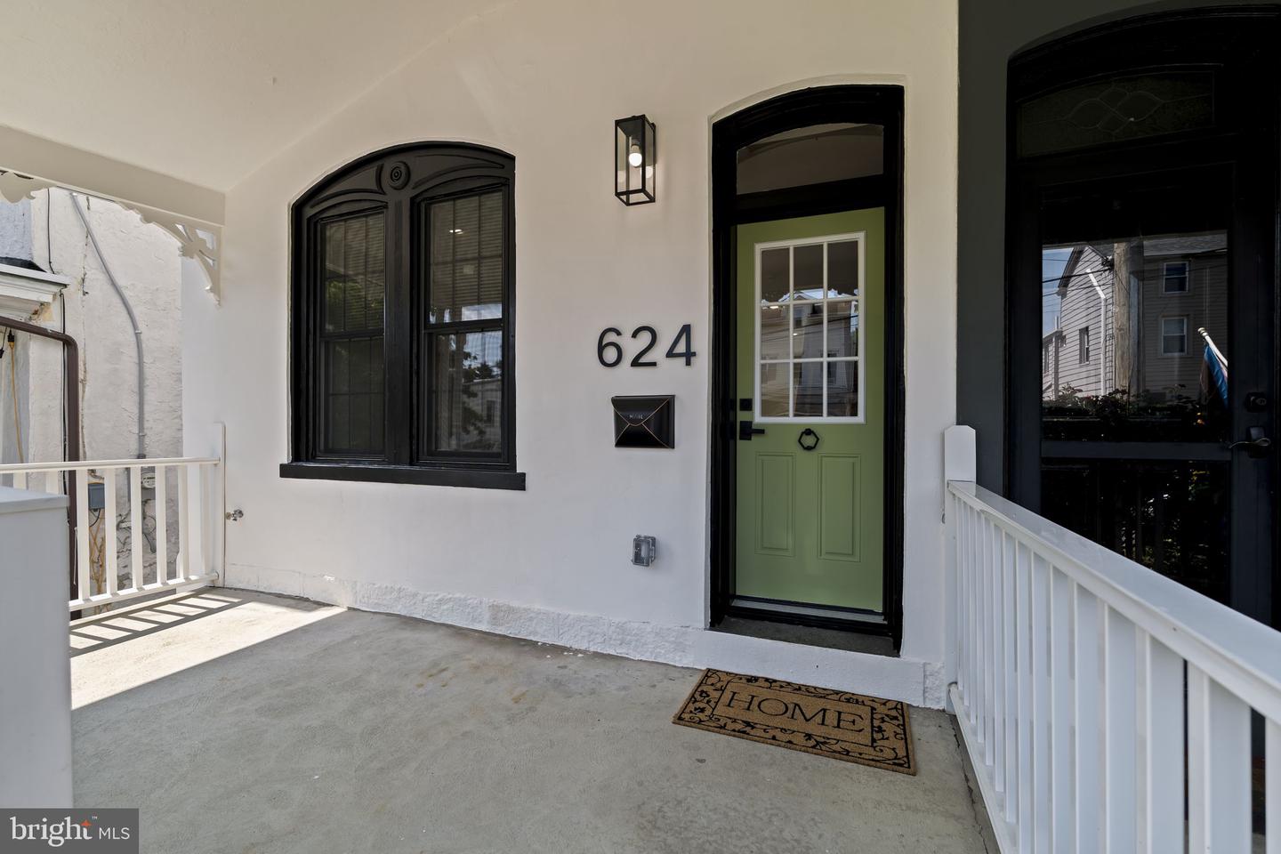 624 W Johnson St Property Photo 1