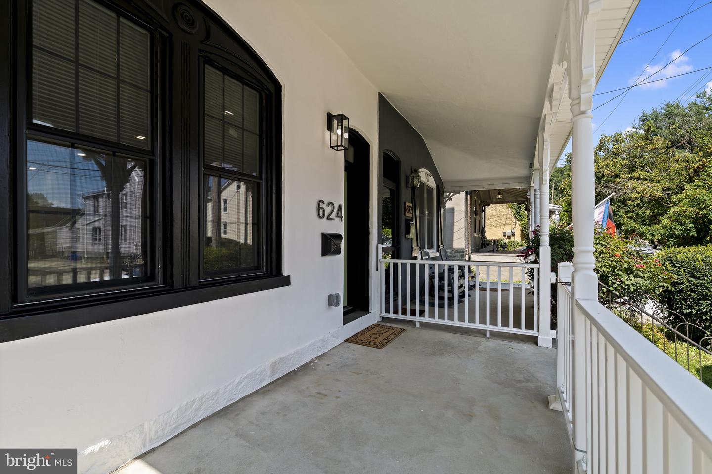 624 W Johnson St Property Photo 4