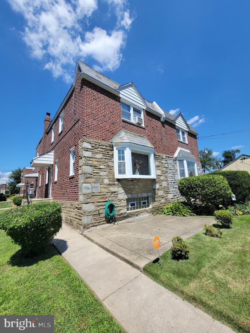 1023 E Durham St Property Photo 3