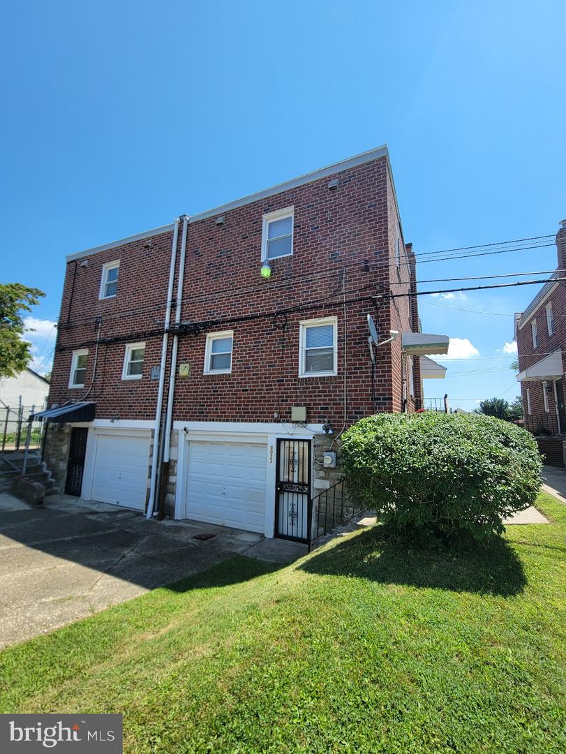 1023 E Durham St Property Photo 5