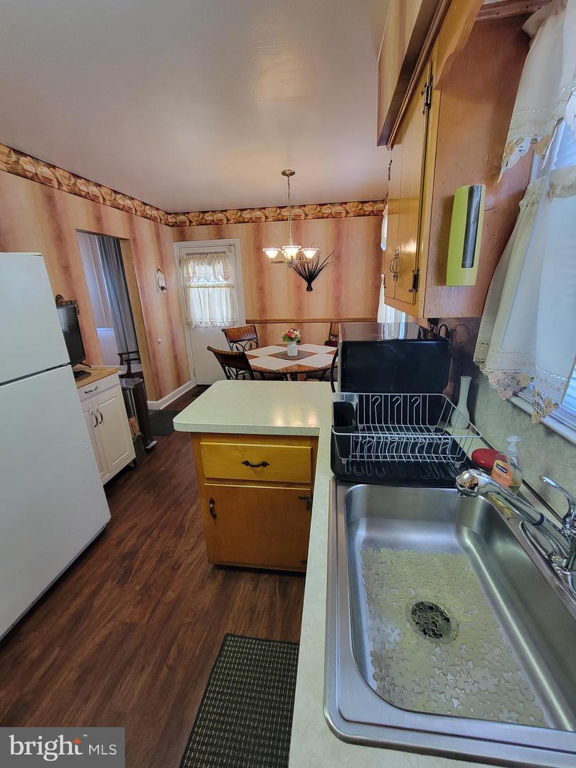1023 E Durham St Property Photo 18