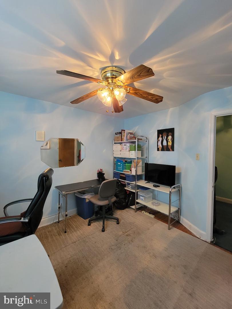 1023 E Durham St Property Photo 24