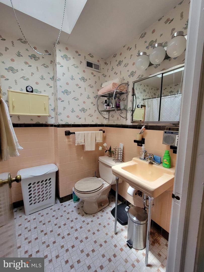 1023 E Durham St Property Photo 27