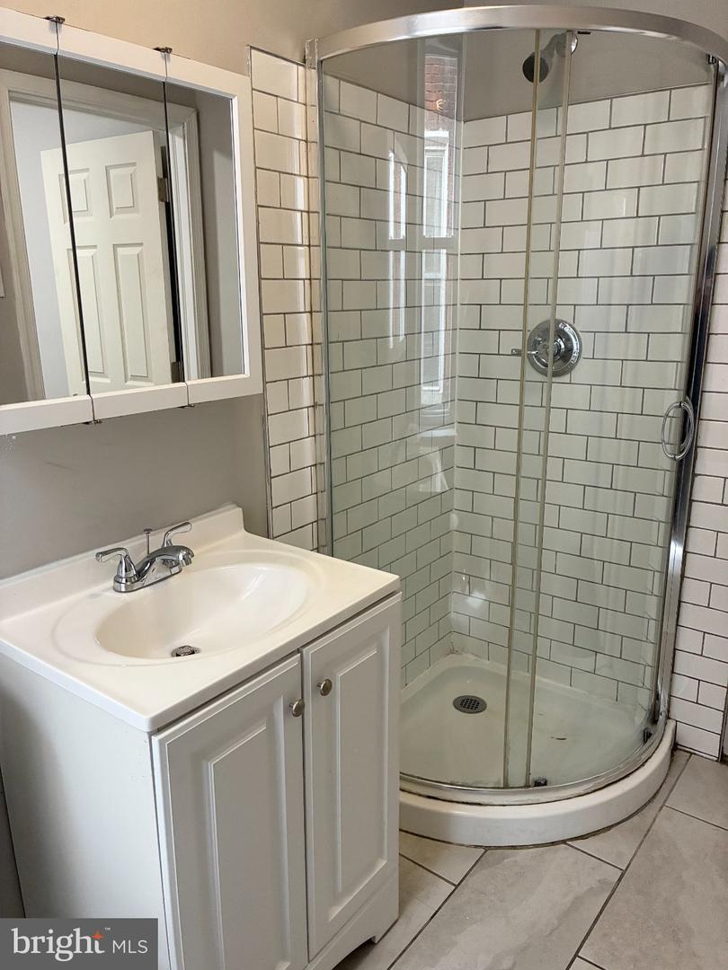 1464 N 52nd St #2f Property Photo 1