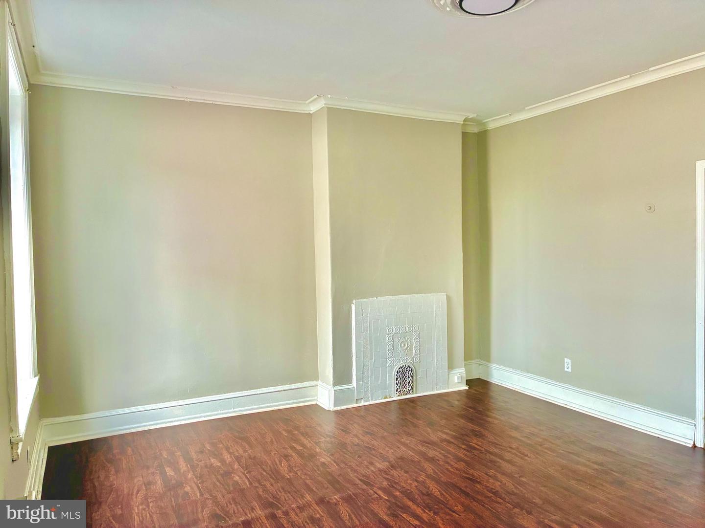 1464 N 52nd St #2f Property Photo 3