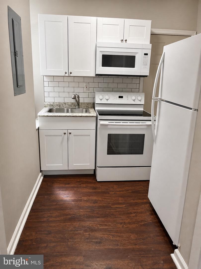 1464 N 52nd St #2f Property Photo 8