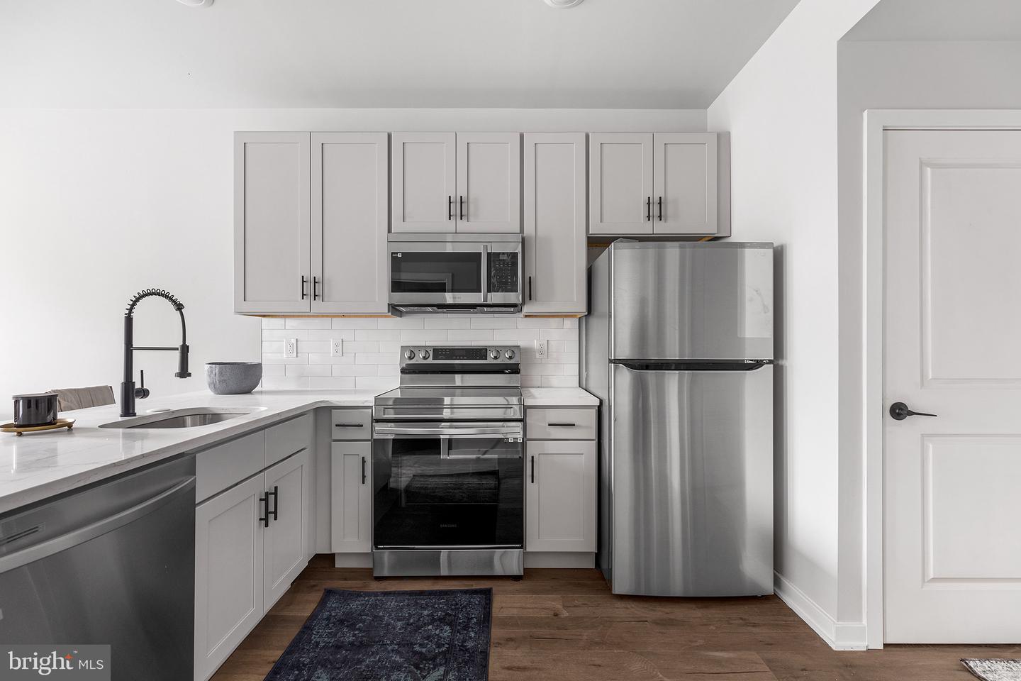 5542-44 Ridge Ave #314 Property Photo 3