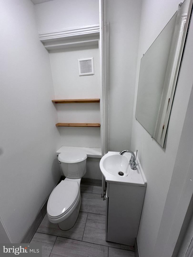 2229 E Ann St Property Photo 18