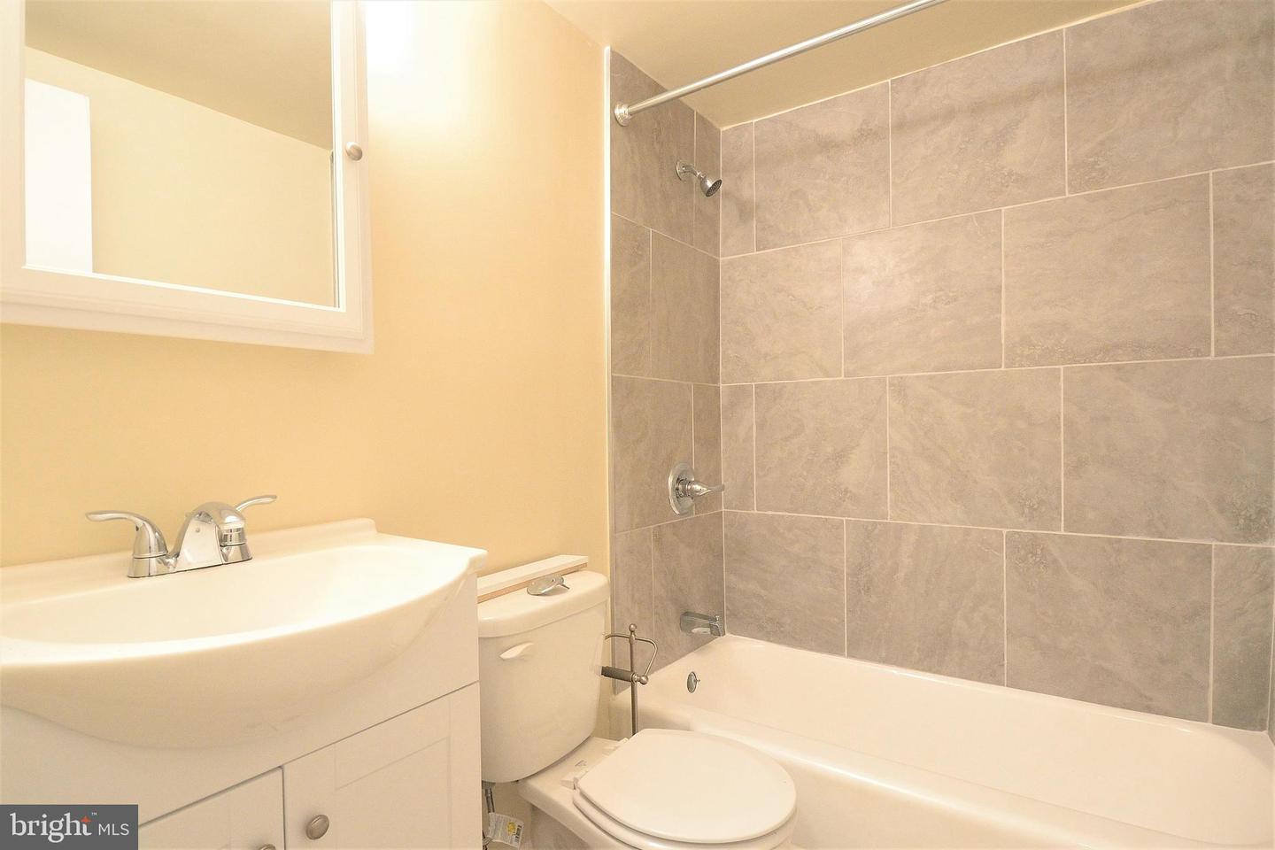 2101 Chestnut St #305 Property Photo 3