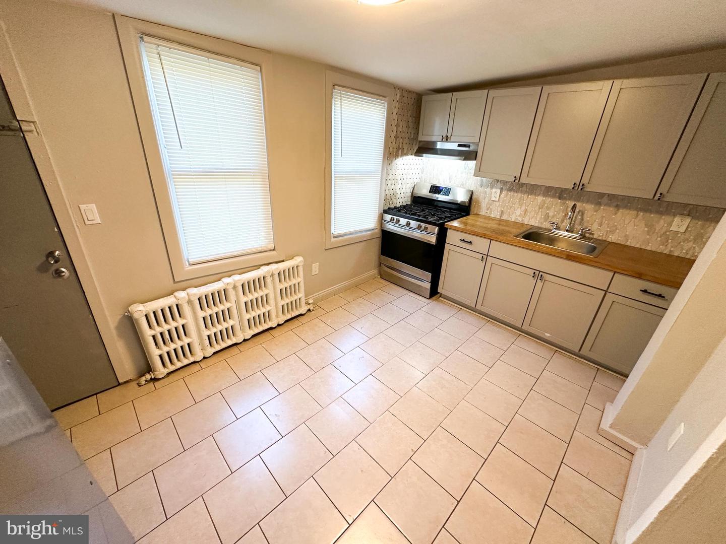 1867 E WENSLEY ST Property Photo 1