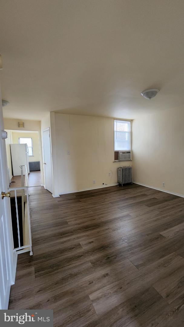 1325 Mckean St #2nd Floor Property Photo 3