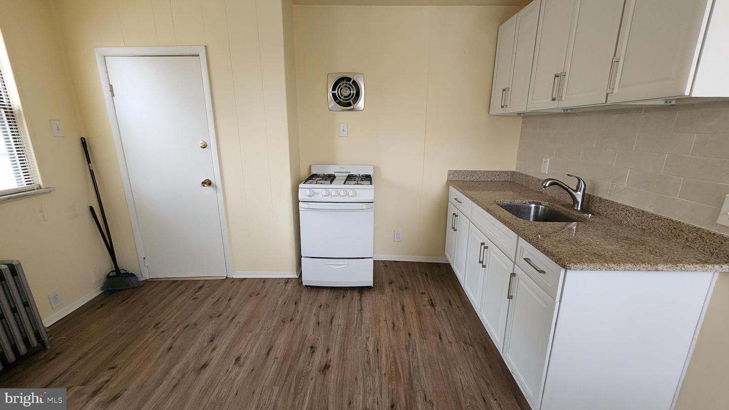1325 Mckean St #2nd Floor Property Photo 5