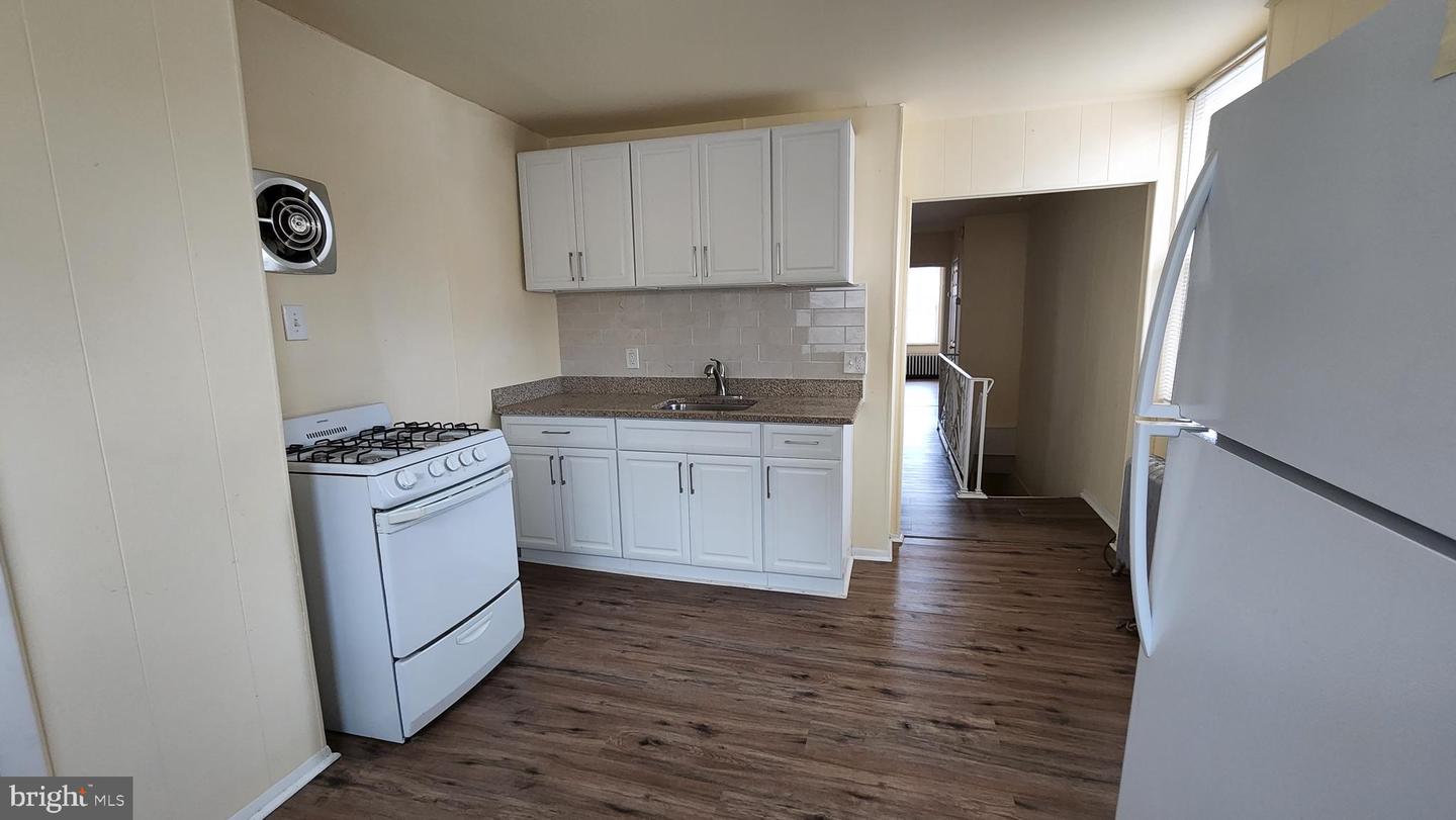1325 Mckean St #2nd Floor Property Photo 6