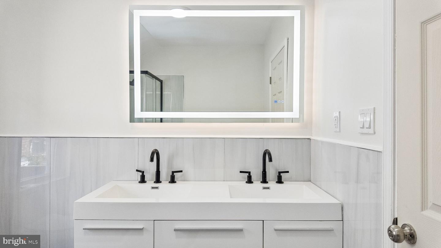 2226 Sepviva St Property Photo 12