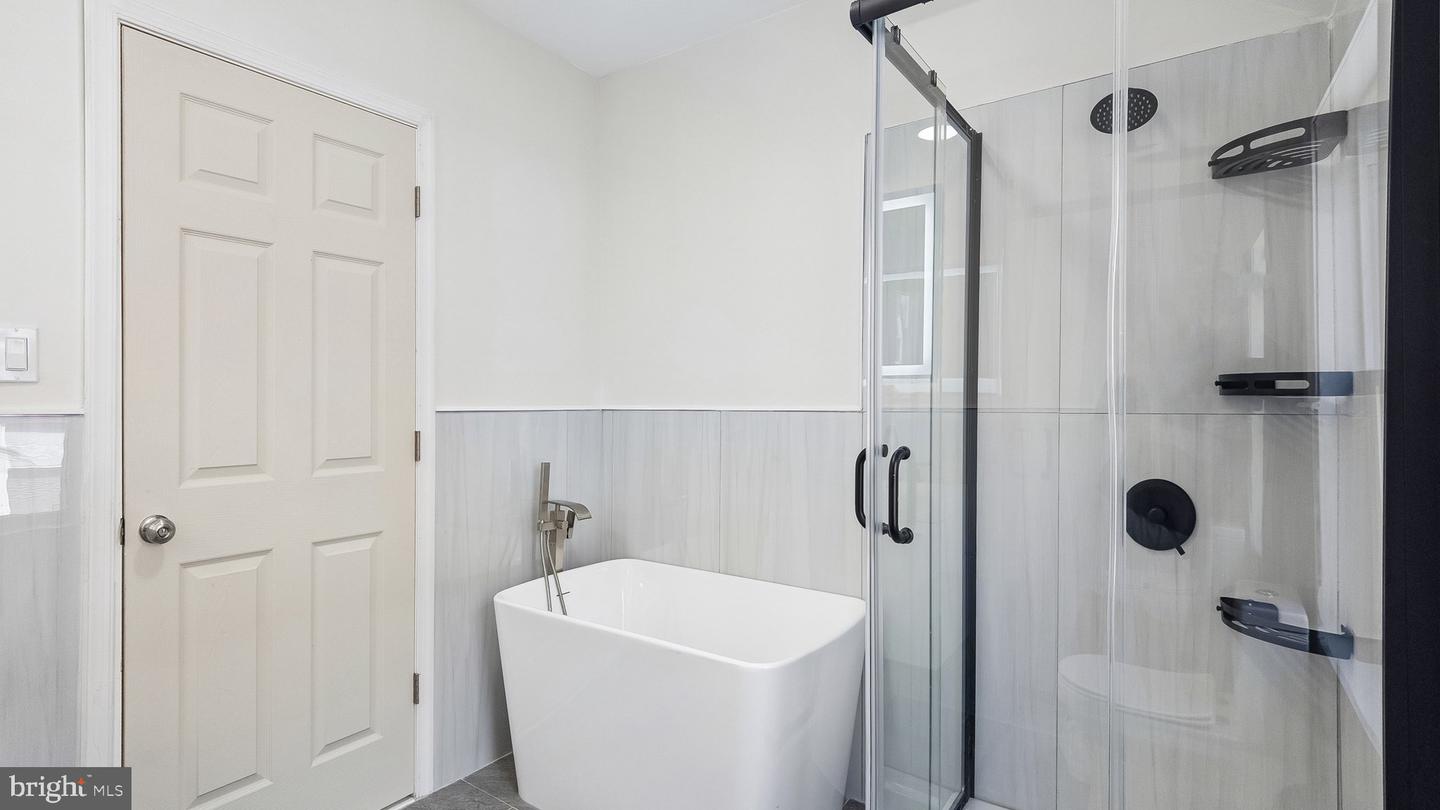 2226 Sepviva St Property Photo 13