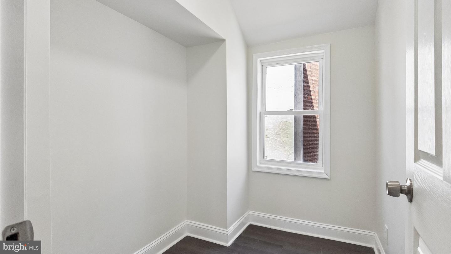 2226 Sepviva St Property Photo 14