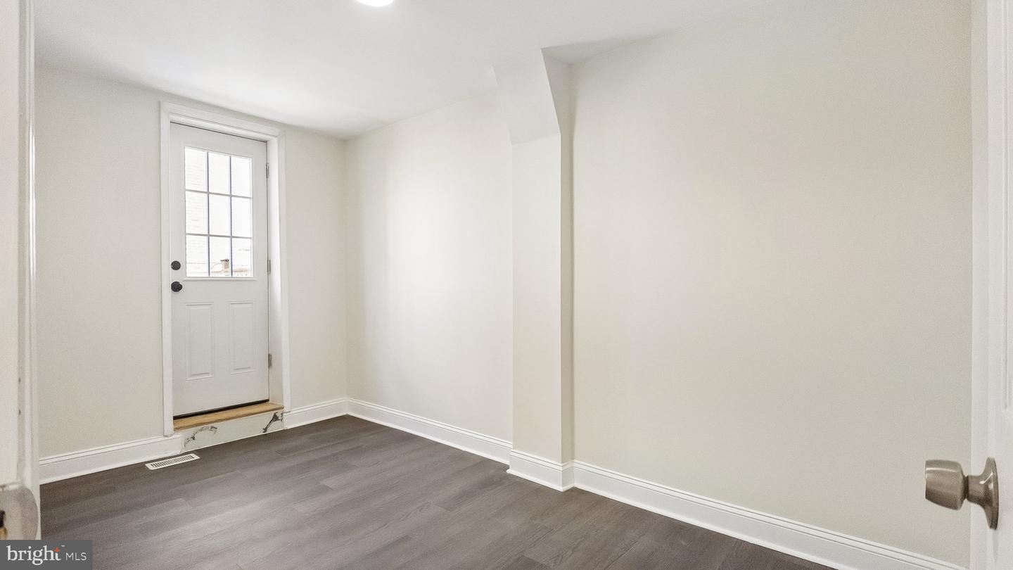 2226 Sepviva St Property Photo 20