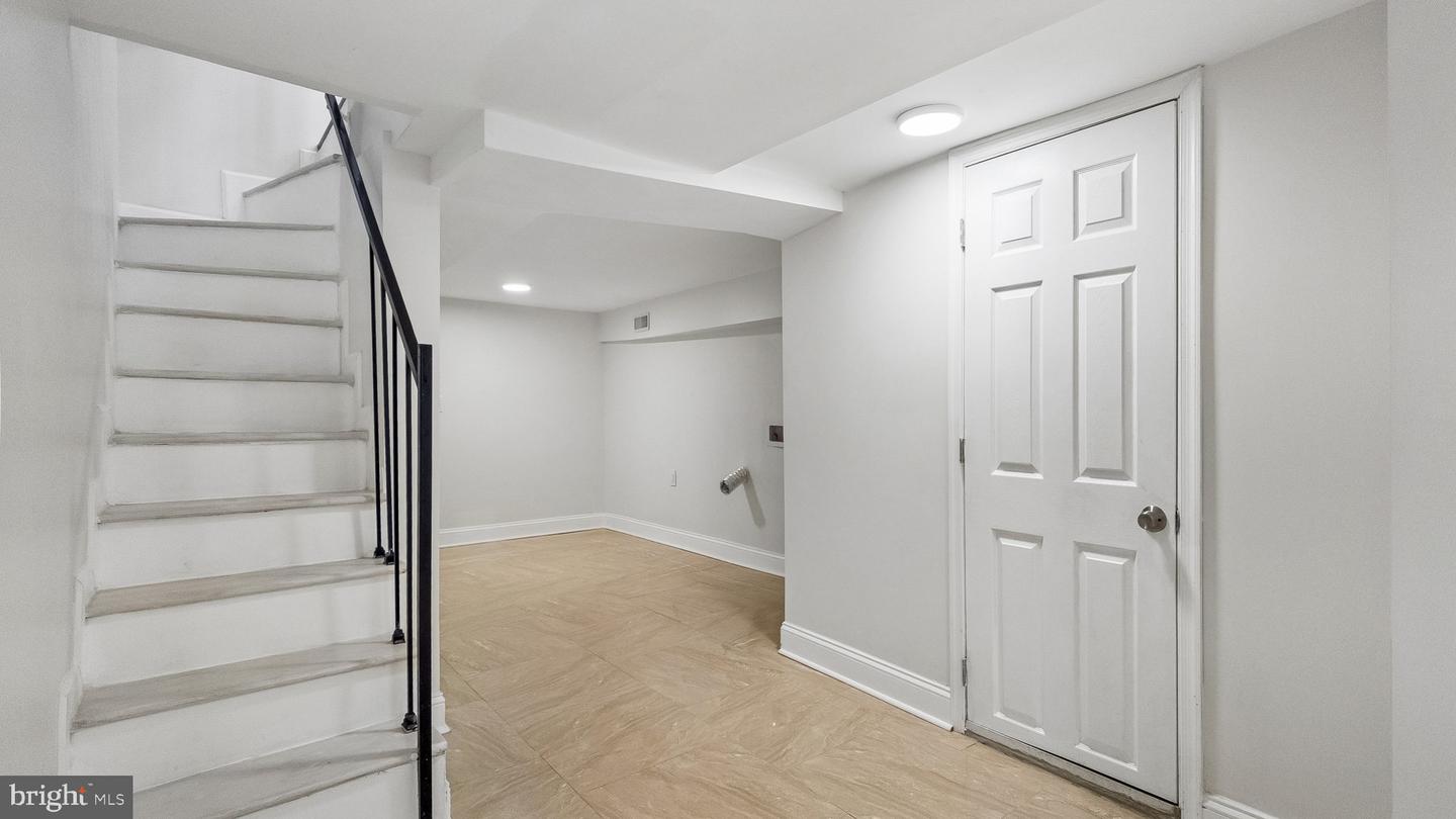 2226 Sepviva St Property Photo 22