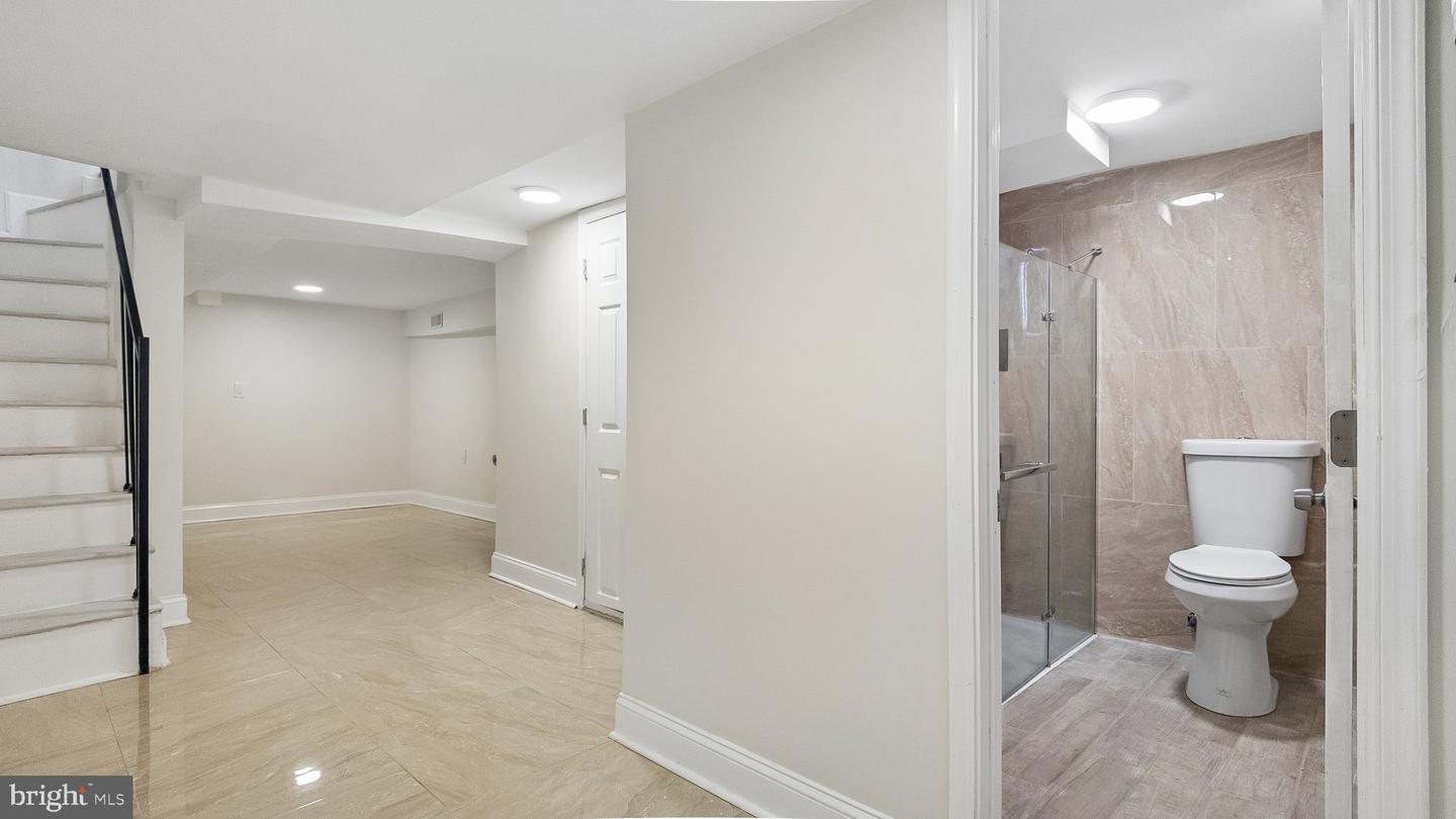 2226 Sepviva St Property Photo 24