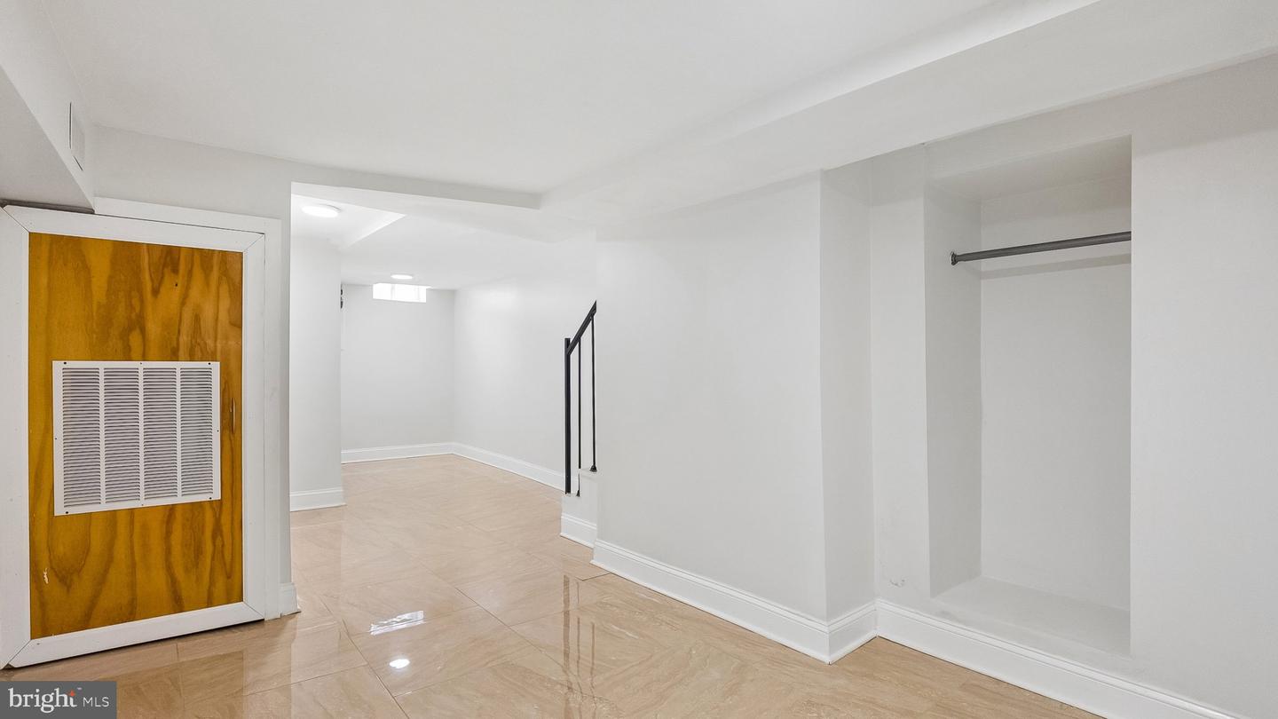 2226 Sepviva St Property Photo 25