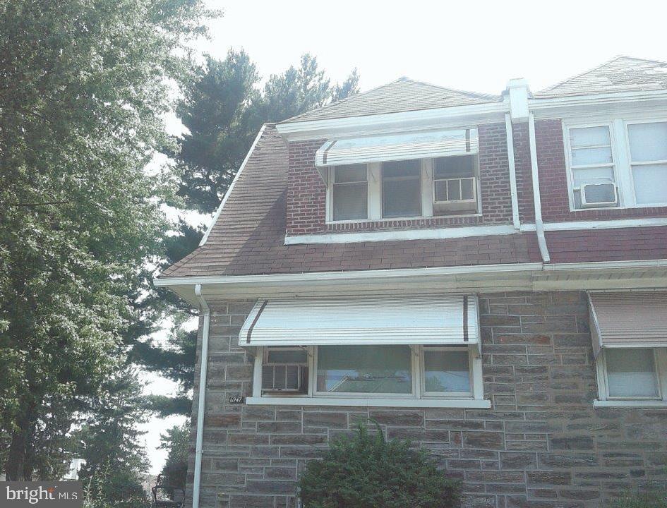 6947 N 19th St Property Photo 1