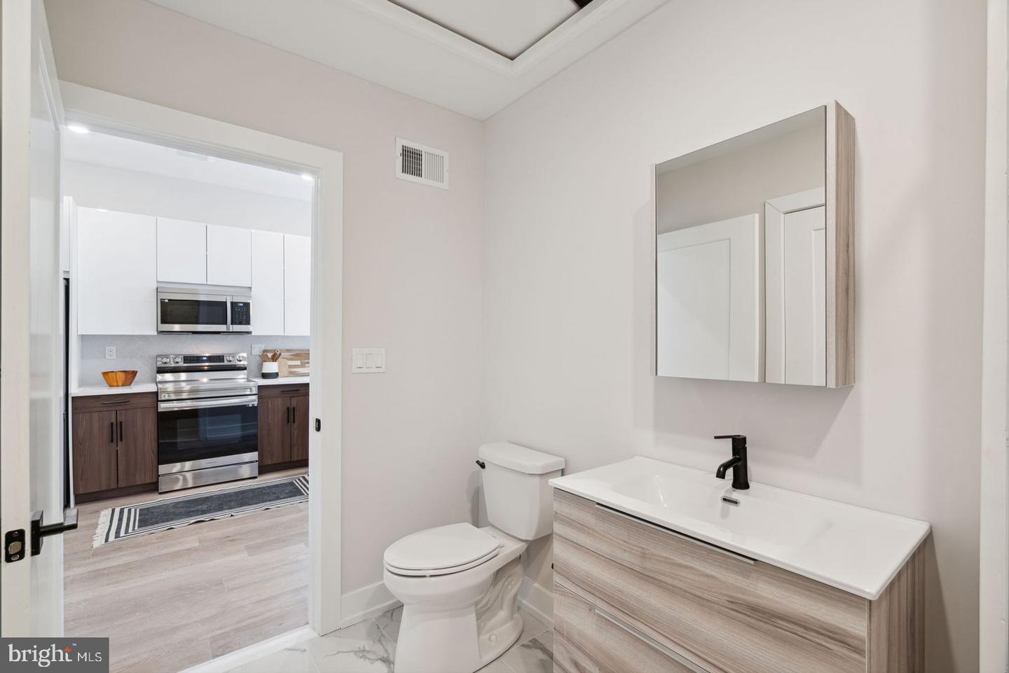 720 W Thompson St #604 Property Photo 10