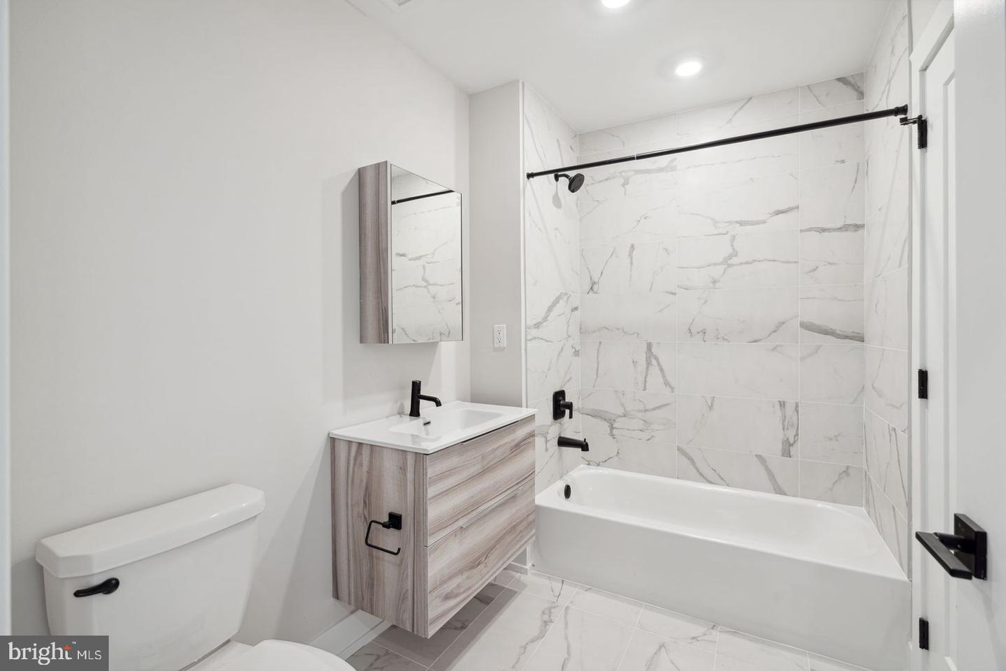720 W Thompson St #604 Property Photo 11