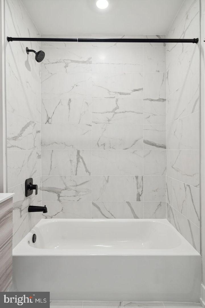 720 W Thompson St #604 Property Photo 12