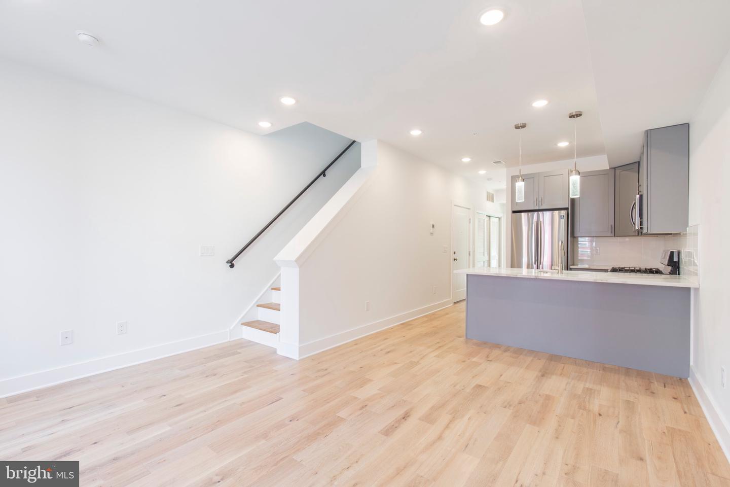 2410 W Master St #2 Property Photo 6