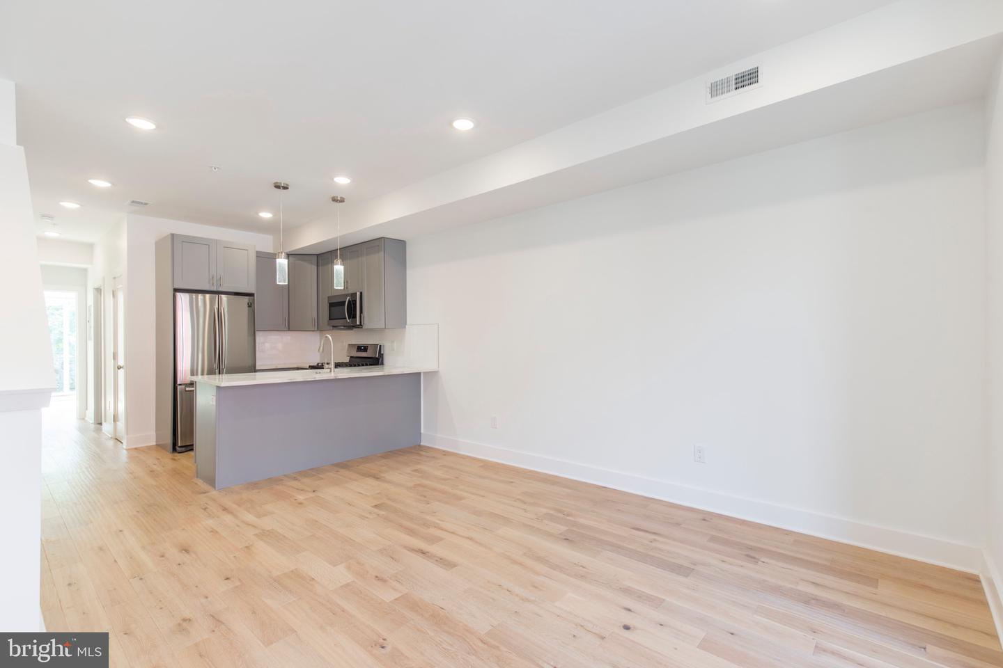2410 W Master St #2 Property Photo 9