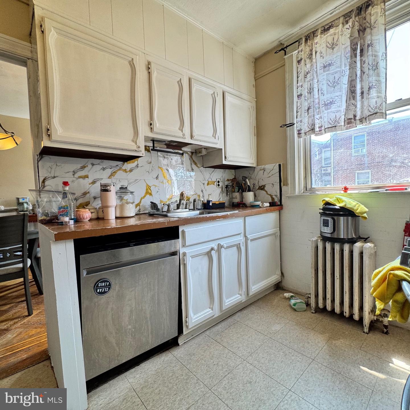 3032 Fanshawe St Property Photo 6
