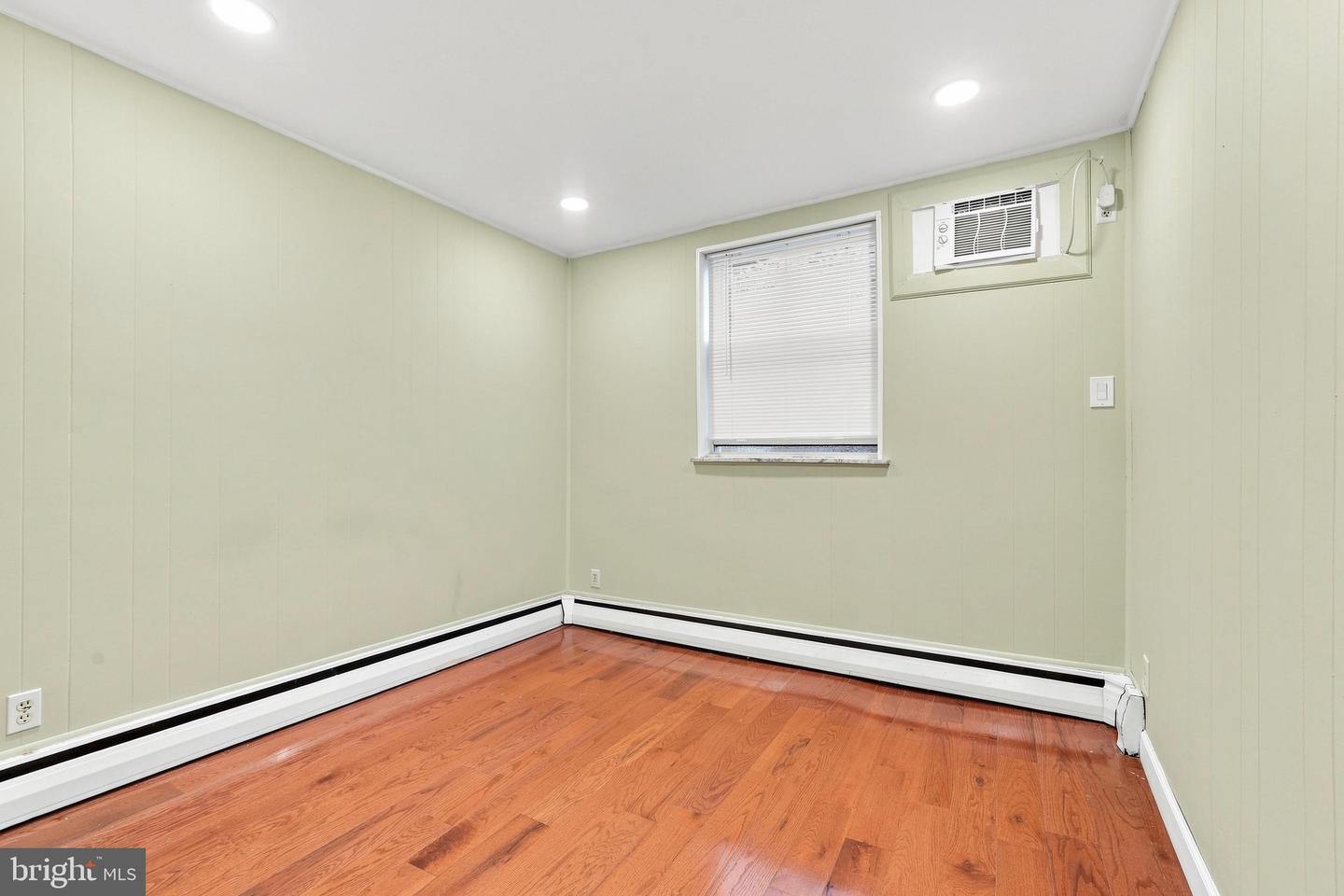 2213 S Woodstock St Property Photo 15