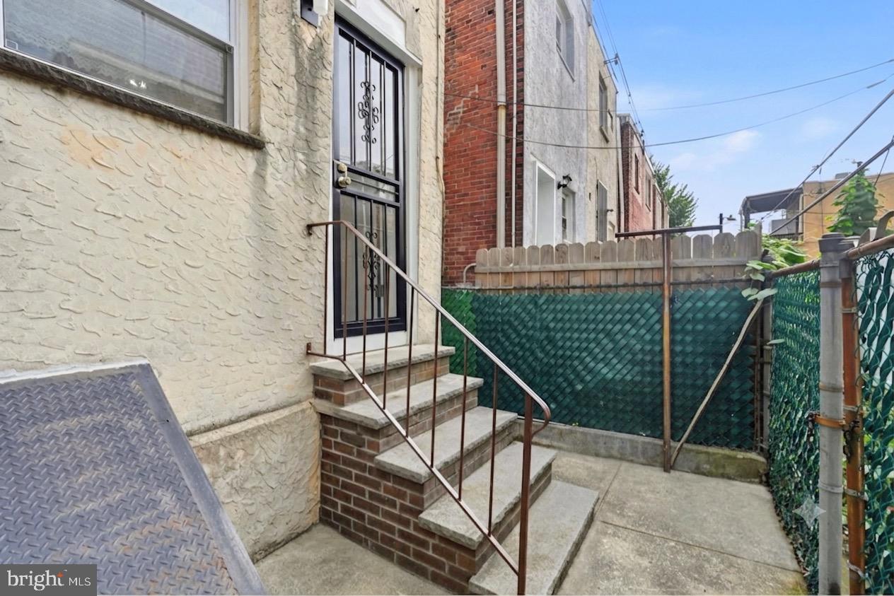 2213 S Woodstock St Property Photo 20